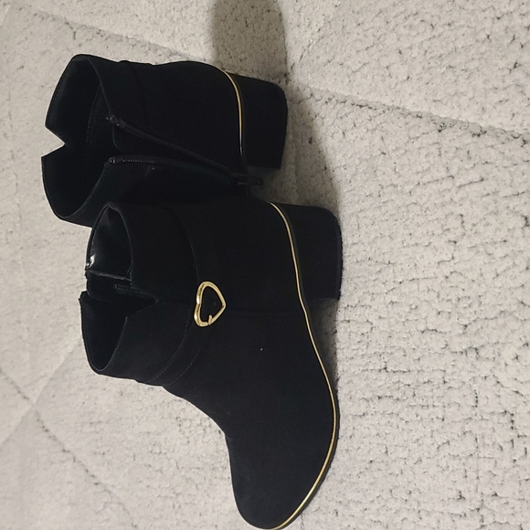 Shoes - Picture 3 of 5